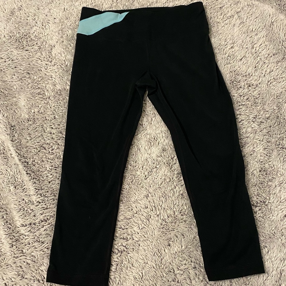 UA Cropped Leggings⭐️5/$15⭐️